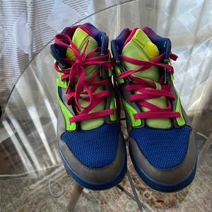 Vintage Reebok pumps-up sneakers.